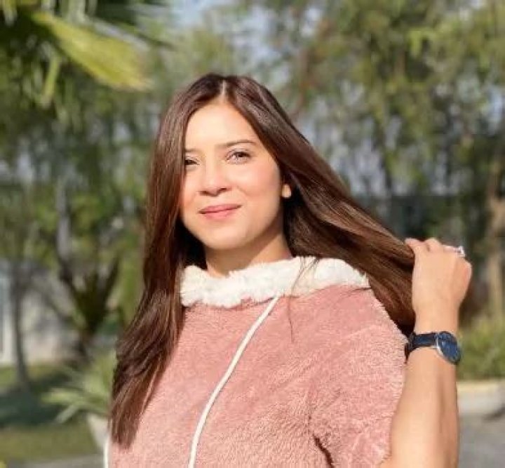 Aakanksha Sareen Biography, Height, Age, Boyfriend, Songs & More