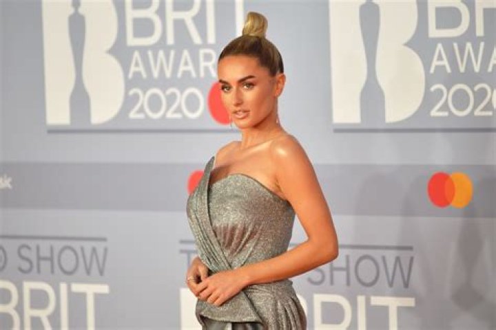 Amber Davies in Bathing Suit Has “Brekky in the Pool” — Celebwell