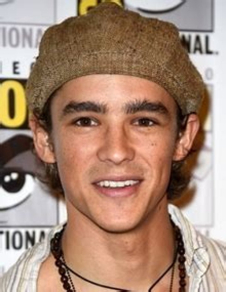 Brenton Thwaites Height Weight Body Measurements Shoe Size Age Stats