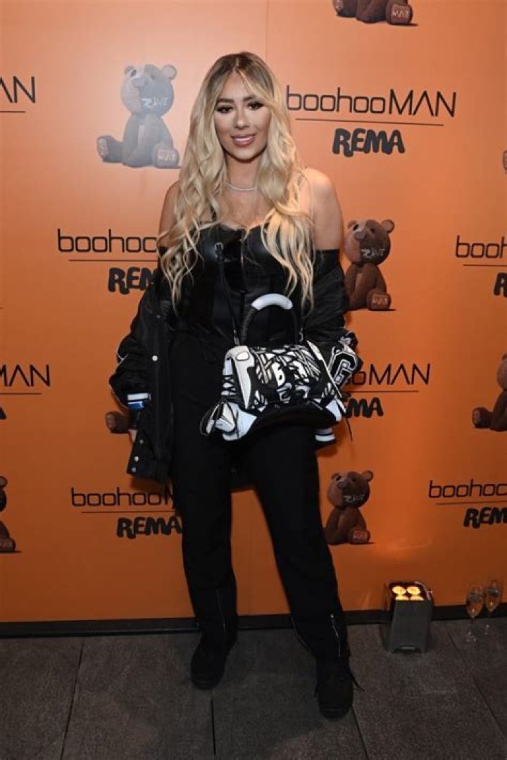 Demi Sims in Bathing Suit Does "3023" — Celebwell