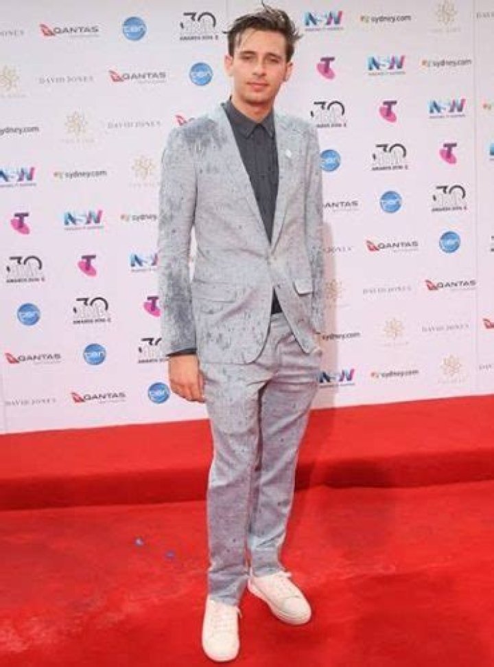 DJ Flume Height Weight Body Measurements Age Facts Family