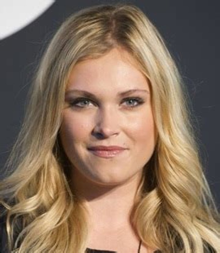 Eliza Taylor Height Weight Bra Size Body Measurements Age Facts Family