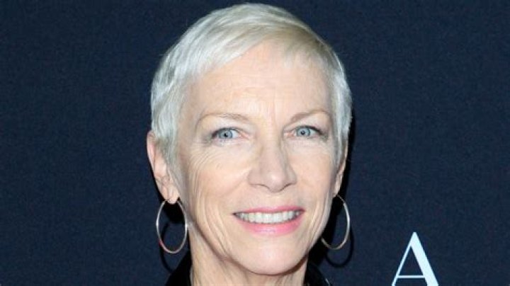
How Much Money Does Annie Lennox Make? Latest Income Salary
