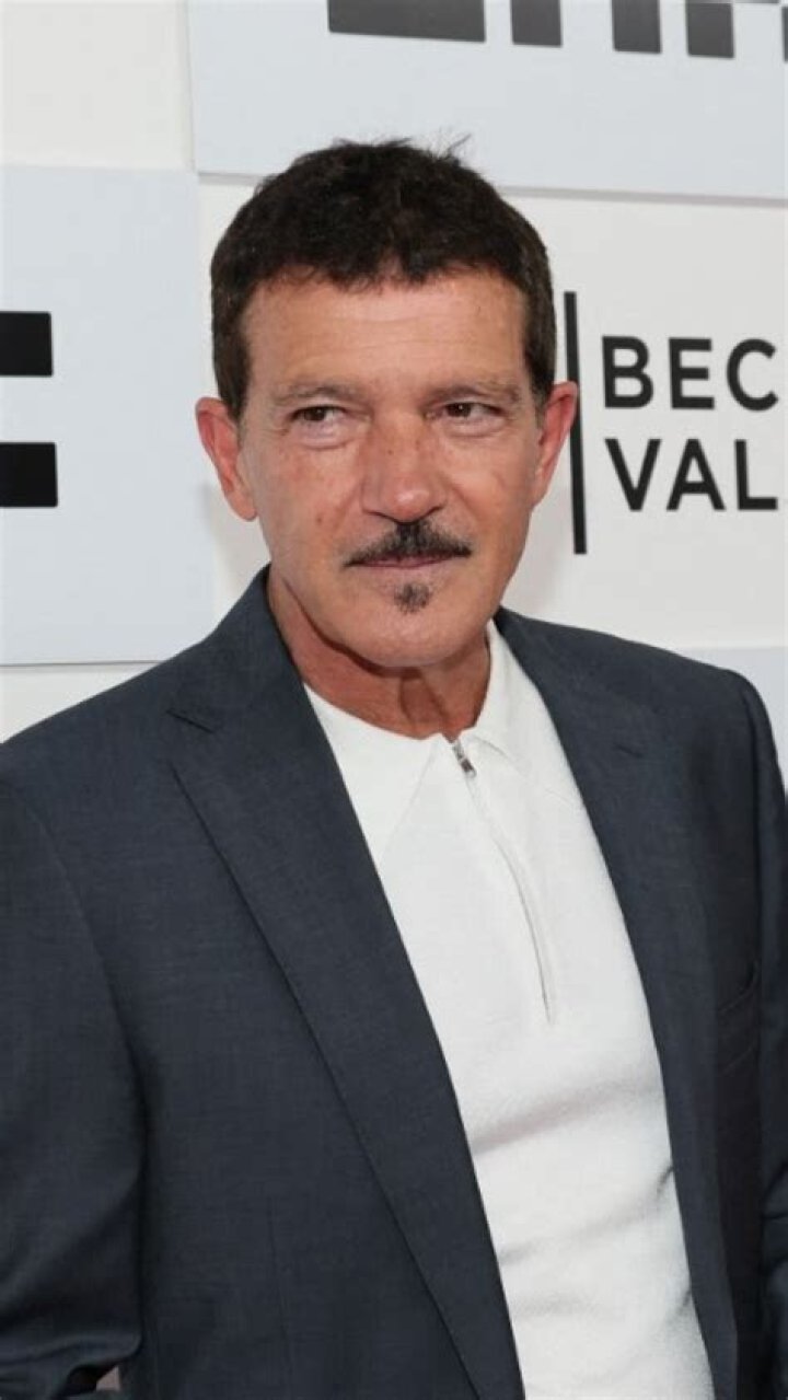 
How Much Money Does Antonio Banderas Make? Latest Income Salary
