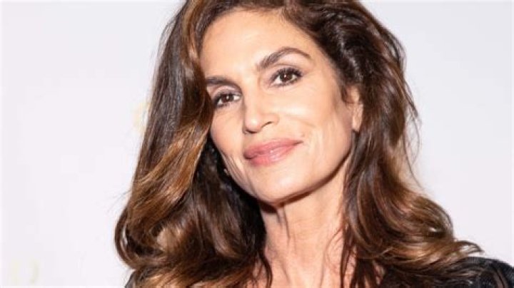 
How Much Money Does Cindy Crawford Make? Latest Income Salary
