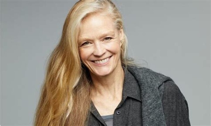 
How Much Money Does Suzy Amis Make? Latest Income Salary
