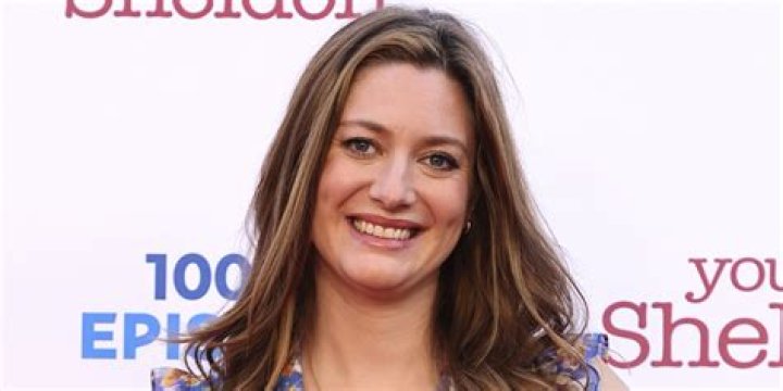 
How Much Money Does Zoe Perry Make? Latest Income Salary
