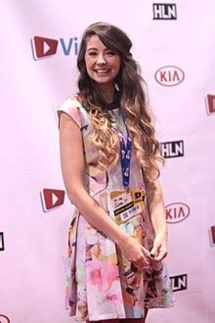 
How Much Money Does Zoe Sugg Make? Latest Income Salary
