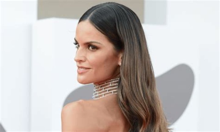 Izabel Goulart Net Worth & Earnings (2024)