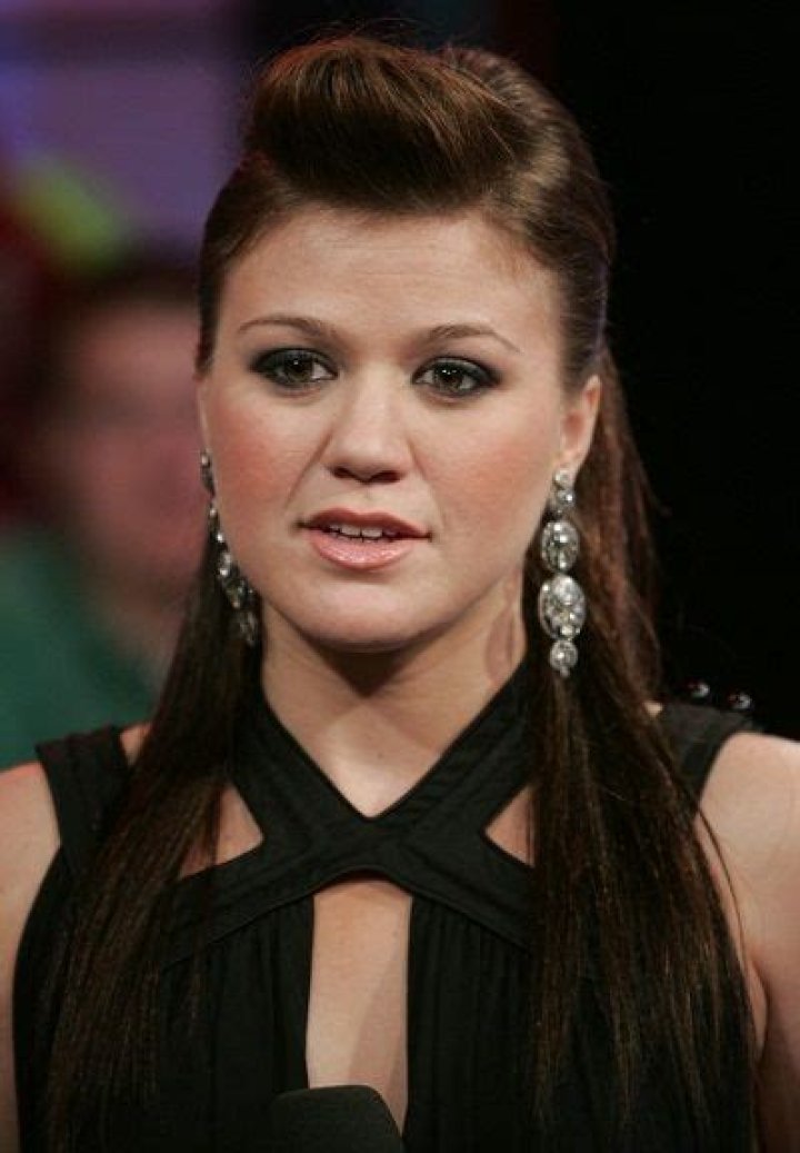 Kelly Clarkson Favorite Songs Food Color Hobbies Biography