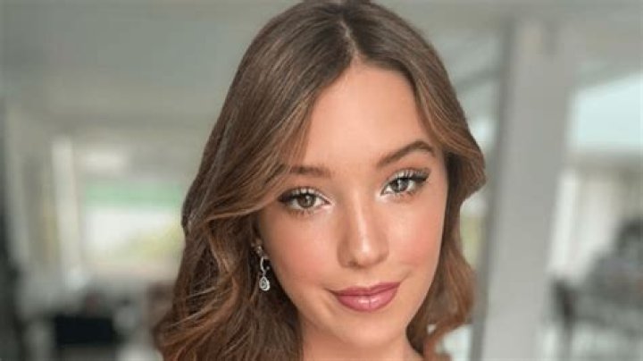 Mía Rubín in Bathing Suit Enjoys Sun and Fun — Celebwell