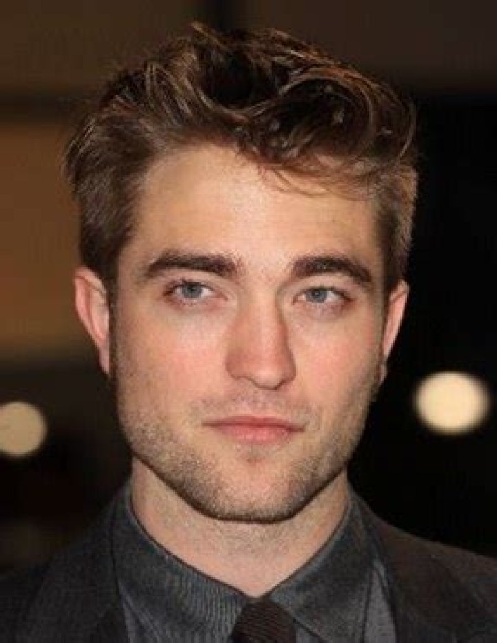 Robert Pattinson Body Measurements Age Height Weight Shoe Size Statistics