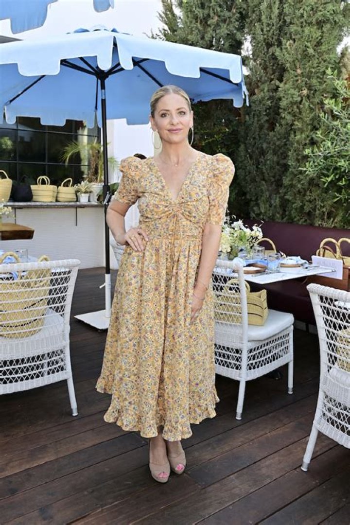 Sarah Michelle Gellar in Bathing Suit Shares Rare Selfie — Celebwell