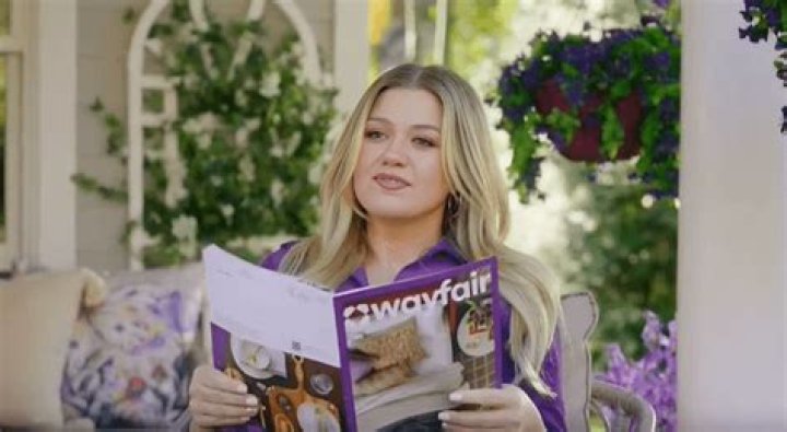 Wayfair Commercial Actress 2024: Meet Kelly Clarkson