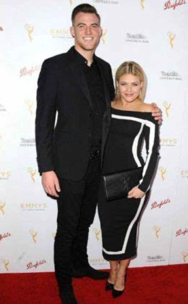 Witney Carson Height Weight Body Measurements Facts Family