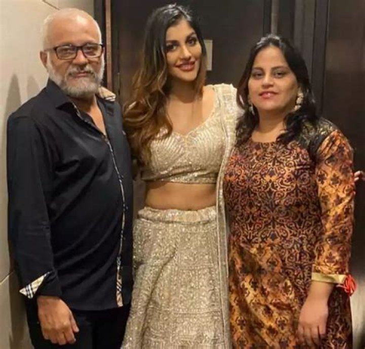 Yashika Aannand Height, Weight, Wiki, Age, Family & More